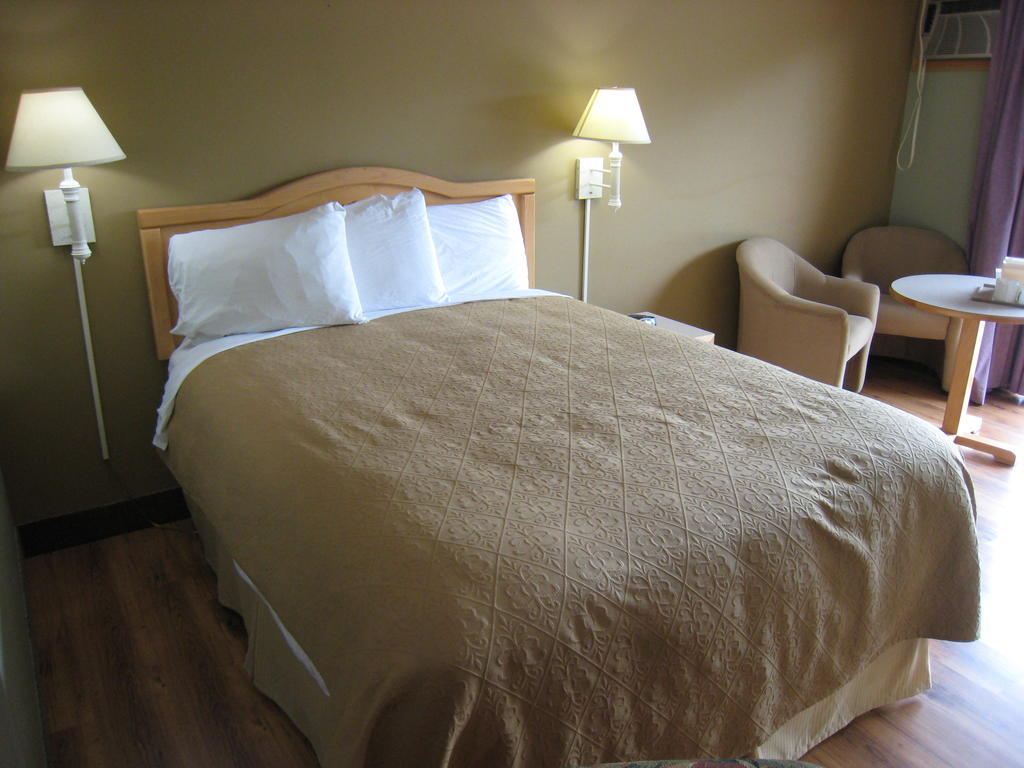 Canadas Best Value Inn & Suites-Castlegar Room photo