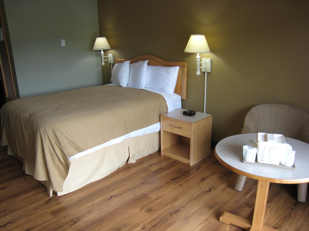 Canadas Best Value Inn & Suites-Castlegar Room photo